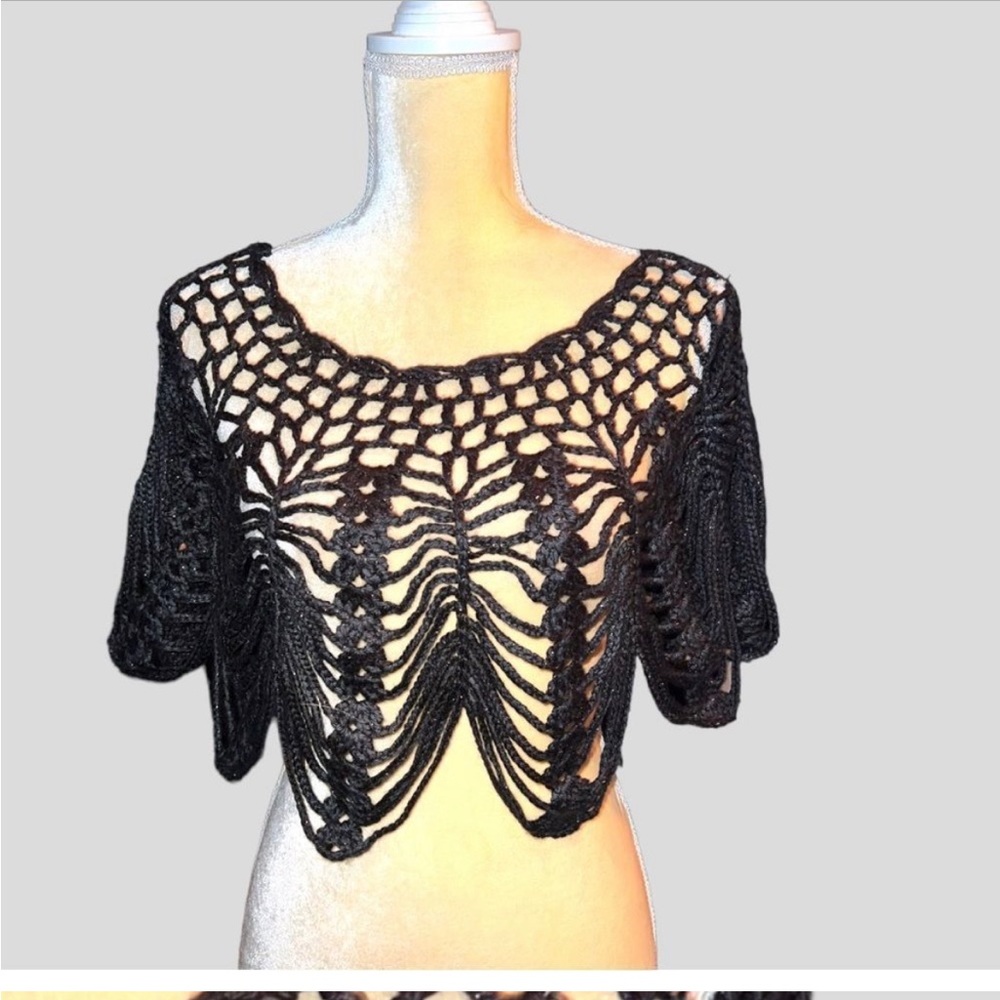 Black crochet scalloped shawl!